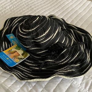 Sun Day Afternoons brim hat.  NWT.